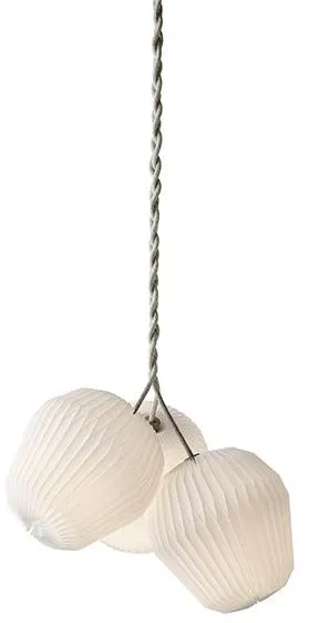 Le Klint THE BOUQUET Medium Chandelier, jossa on 3 vakiovarjostinta